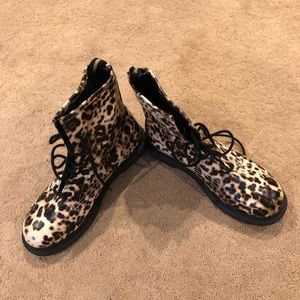 CUTE BARELY USED CHEETAH BOOTS